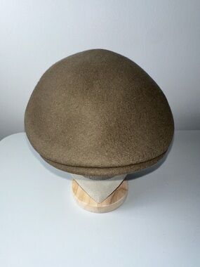 Men’s tan wool felt flat newsboy driver cap